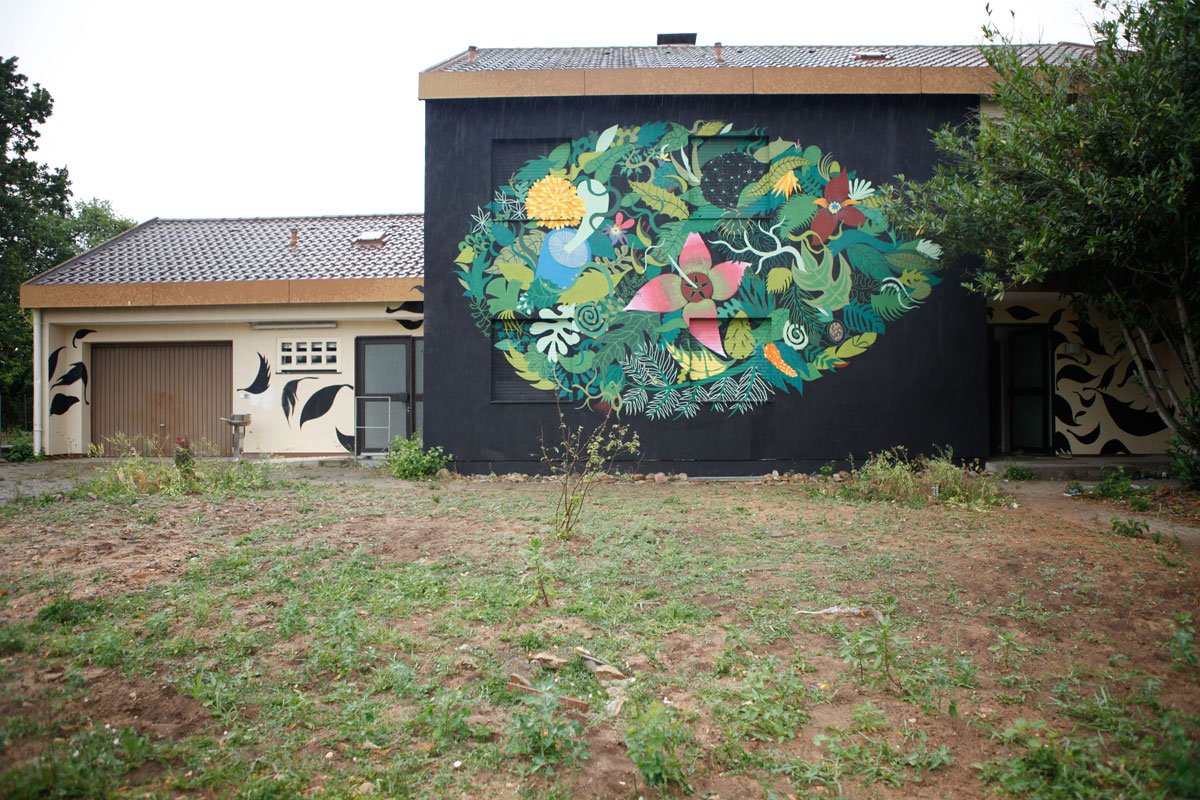 gola hundun artist street art nature vegetation flowes
			plants public art4